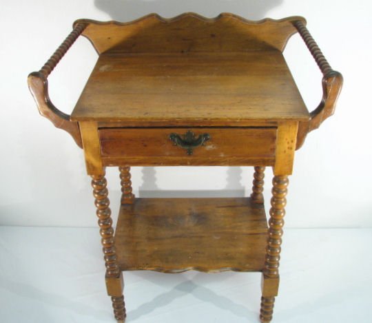 A Sheraton style spool turned washstand 16bfb0
