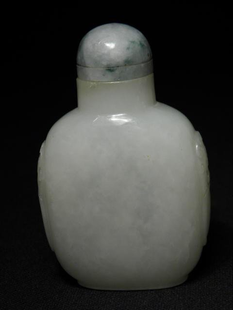 A Chinese carved pale green jade snuff