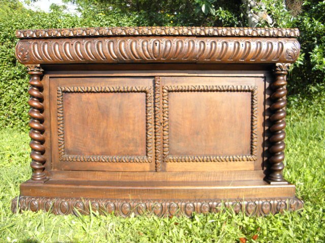 A 19th century carved mahogany 16c065
