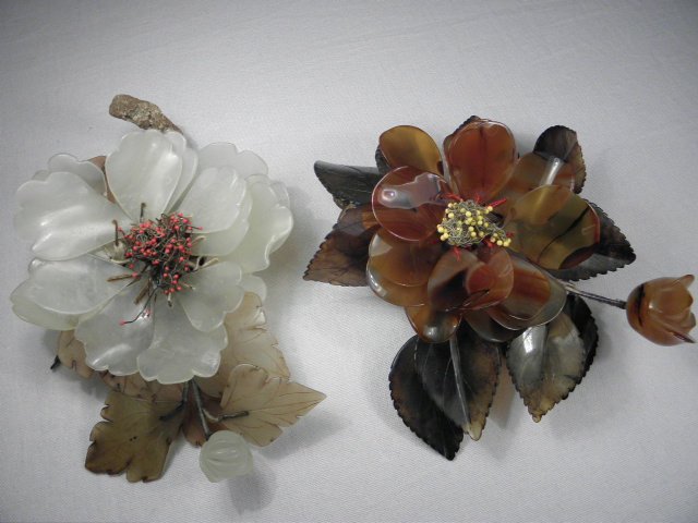 Lot of two carved hardstone flower