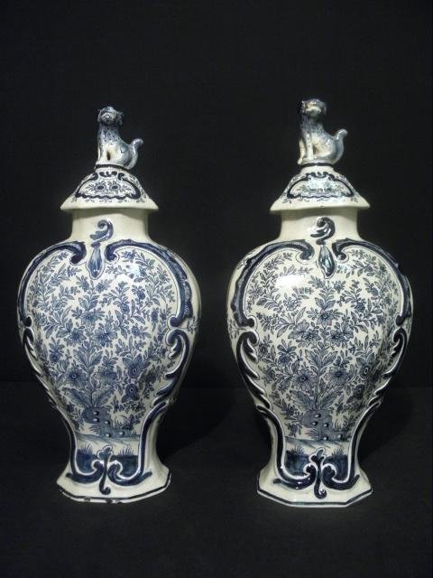 Pair of early Delft blue and white 16c0fb