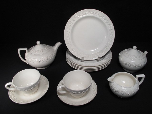 Eleven pieces Wedgwood Queensware 16c2e6