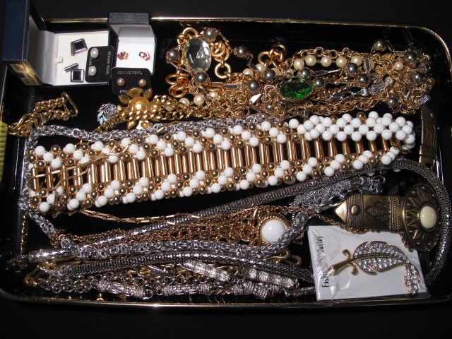 Assorted lot of costume jewelry  16c327