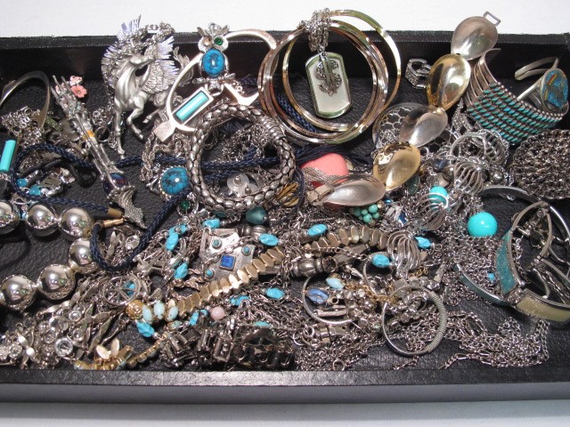 Tray lot of assorted costume jewelry  16c39b