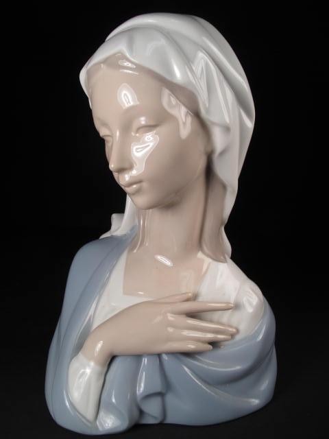 A Lladro porcelain bust of Madonna  16c409