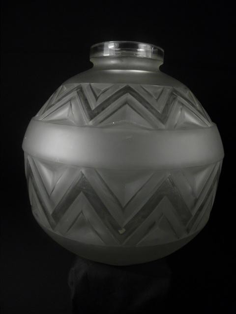 Art glass vase with geometric design 16c463