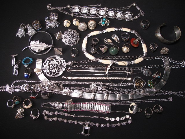 Tray lot of assorted costume jewelry  16c485