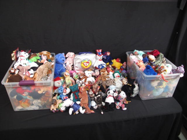 Enormous lot of Beanie Babies. All with