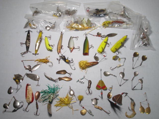 Large lot of fishing lures. Some vintage.