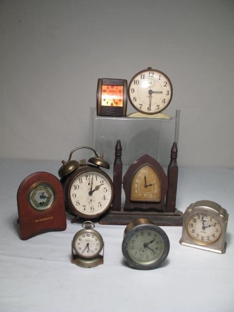 Lot of assorted novelty desk clocks  16c559