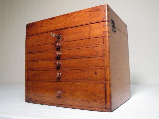 Dental Mfg Co locking wooden tool box.