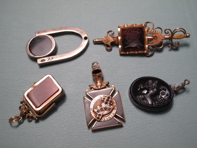 Lot of assorted Intaglio pendants 16c5c6