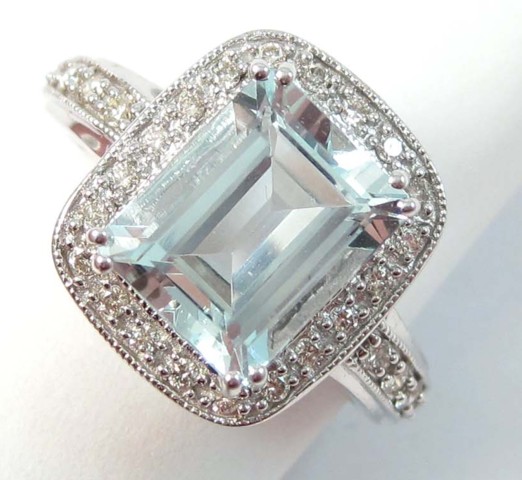 AQUAMARINE AND DIAMOND RING 14k 16f379