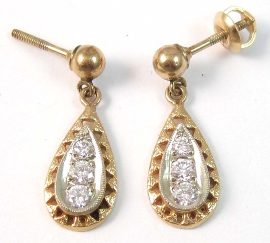 PAIR OF DIAMOND EARRINGS each 10k 16f3c0