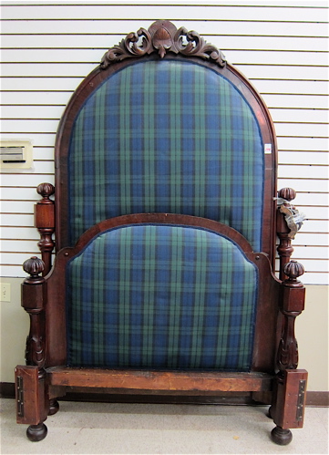VICTORIAN MAHOGANY BEDSTEAD WITH