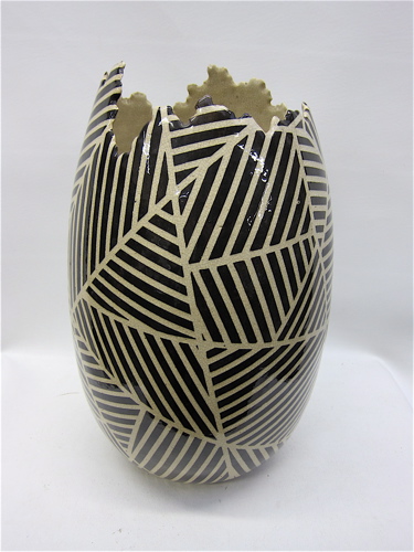 LARRY STANFF POTTERY ZEBRA EGG  16f413