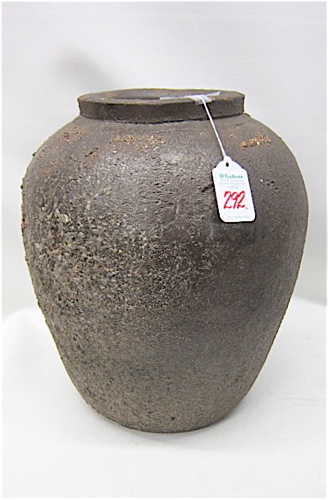 CHINESE POTTERY STORAGE JAR/VASE