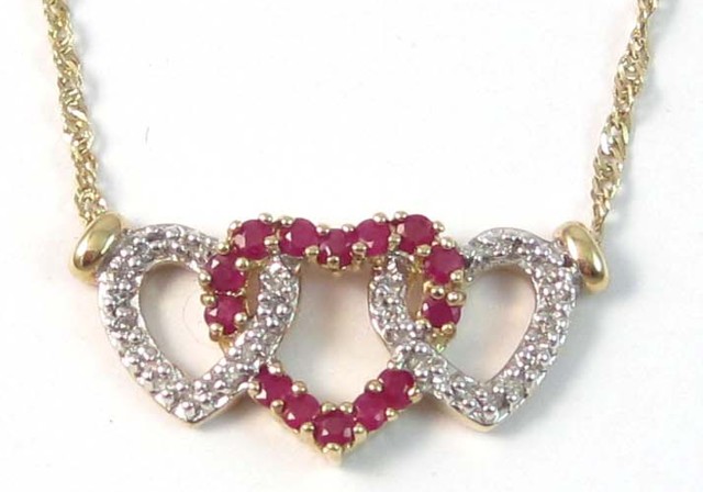 RUBY AND DIAMOND PENDANT NECKLACE  16f42c