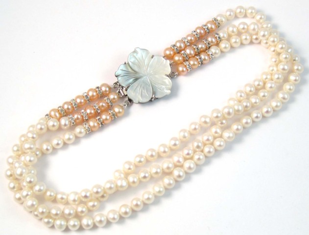 THREE ARTICLES OF PEARL JEWELRY 16f470