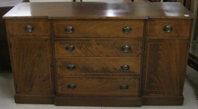 FEDERAL STYLE MAHOGANY BREAKFRONT BUFFET