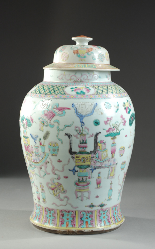 CHINESE PORCELAIN COVERED JAR hand 16f549