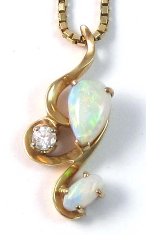 OPAL AND DIAMOND PENDANT NECKLACE 16f58b