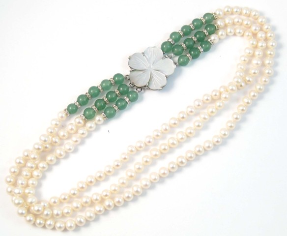 THREE ARTICLES OF PEARL JEWELRY