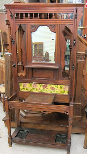 VICTORIAN WALNUT HALLSTAND English 16f5eb