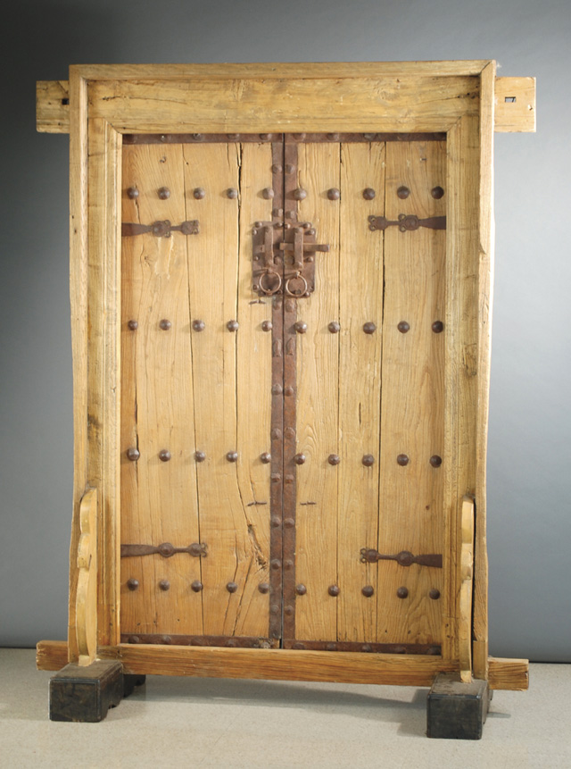 LARGE PAIR PALACE DOORS IN FRAME Chinese