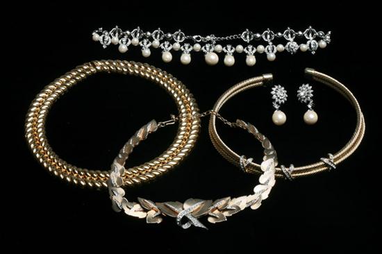 FOUR COSTUME JEWELRY NECKLACES.