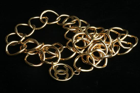 CHANEL GOLD-TONE CHAIN LINK BELT.