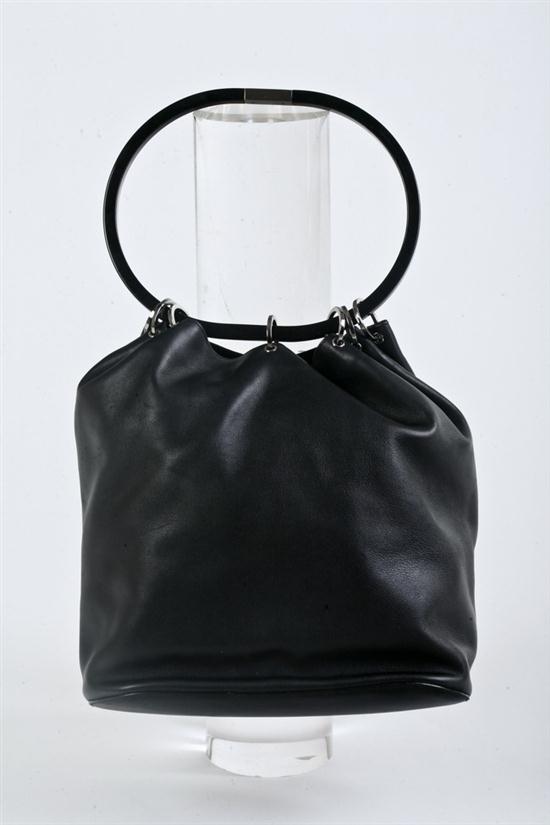 GUCCI BLACK LEATHER BUCKET BAG  16f6e6