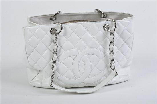 CHANEL WHITE QUILTED LEATHER BAG  16f6ea