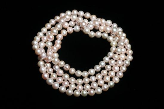 MATCHED CULTURED PEARL NECKLACE.