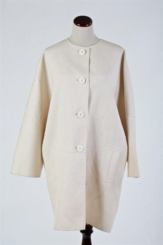 OSCAR DE LA RENTA IVORY WOOL SWING COAT