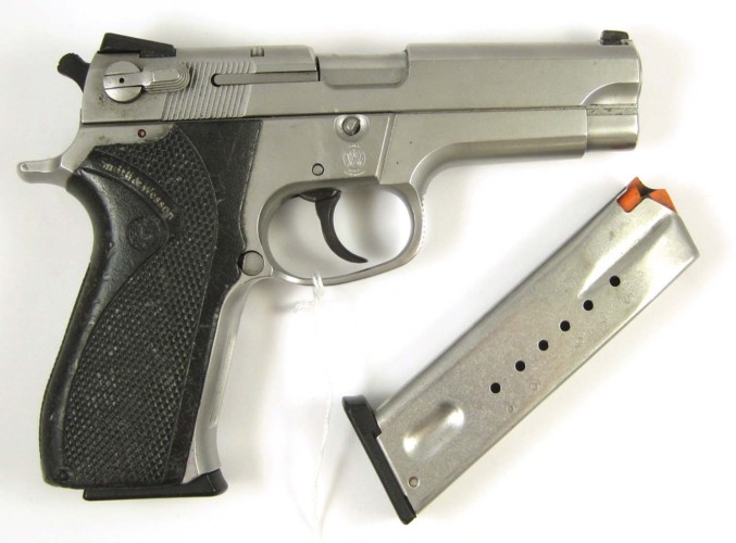 SMITH & WESSON MODEL 5906 DOUBLE
