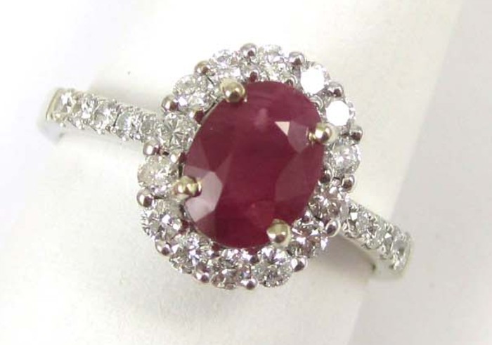 RUBY DIAMOND AND WHITE GOLD RING.