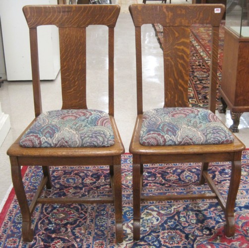 A SET OF SIX OAK DINING CHAIRS