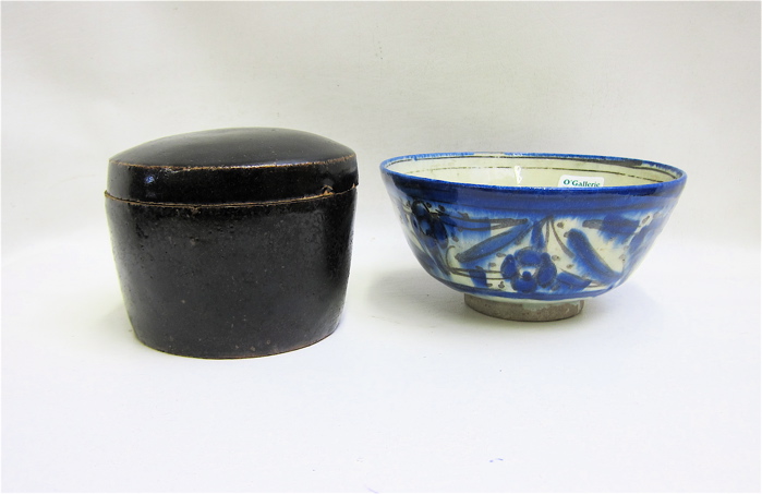 TWO CHINESE POTTERY COLLECTIBLES  16f897