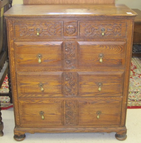CARVED FEUDAL OAK CHEST OF DRAWERS 16f8e3
