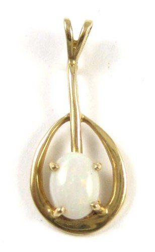 OPAL AND FOURTEEN KARAT GOLD PENDANT 16f990