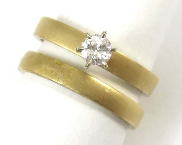 DIAMOND AND FOURTEEN KARAT GOLD 16f991