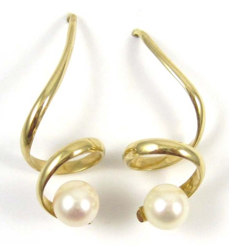 PAIR OF PEARL EARRINGS each 14k 16f99d