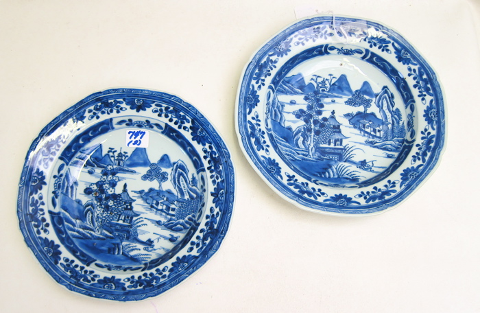 PAIR CHINESE EXPORT BLUE AND WHITE