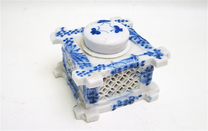 SCARCE CHINESE BLUE AND WHITE PORCELAIN