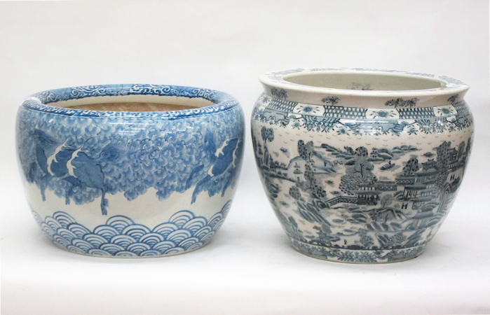 TWO CHINESE PORCELAIN PLANTERS 16fa95