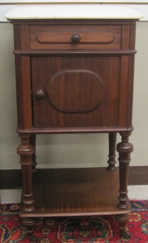 A VICTORIAN MAHOGANY NIGHTSTAND