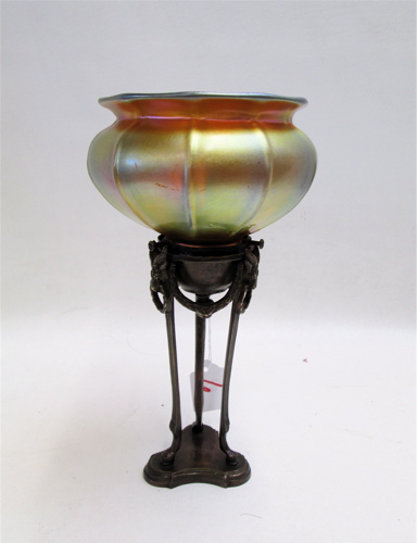 ART GLASS & BRONZED METAL OIL LAMP