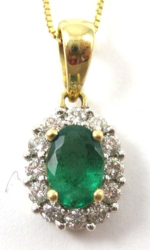 EMERALD AND DIAMOND PENDANT NECKLACE