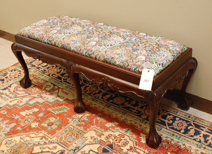 CHIPPENDALE STYLE MAHOGANY BENCH 16fb97